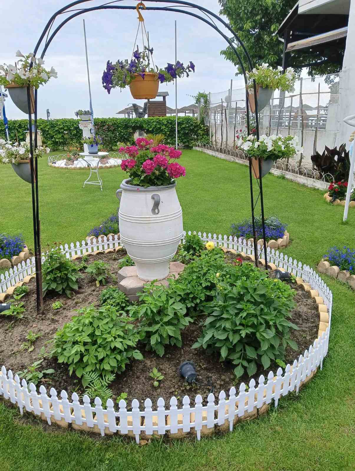 Theos Resort Garden 4