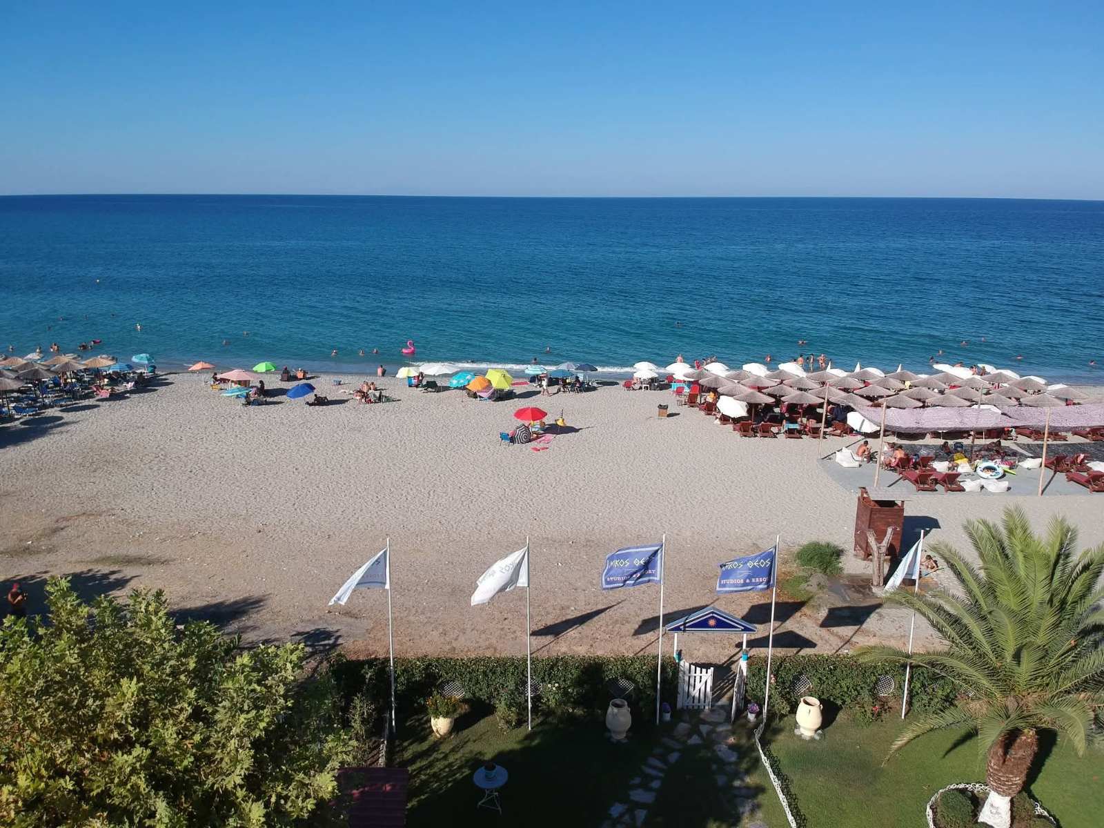 Theos Studio Resort Κήπος